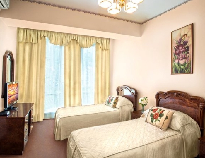 Стандарт семейный 2-местный 2-комнатный корпус 1, 2 основная территория - Санаторий «Октябрьский» Сочи РЖД-Здоровье