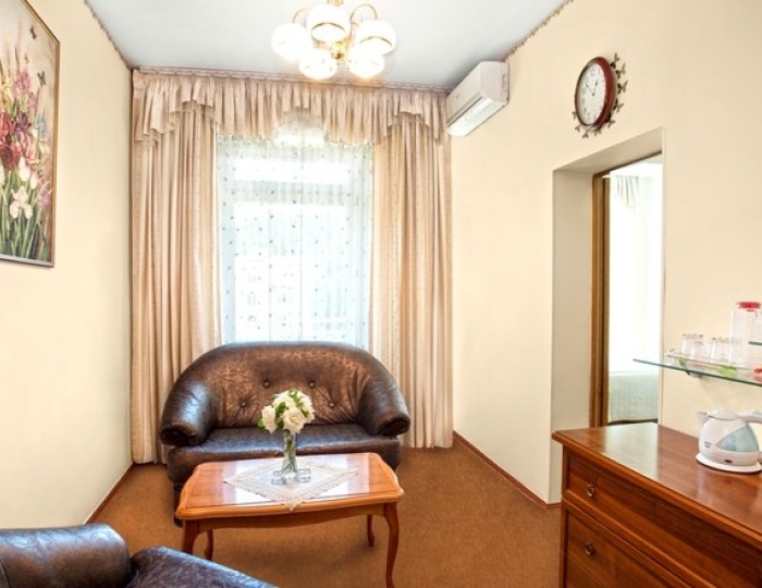 Стандарт семейный 2-местный 2-комнатный корпус 1, 2 основная территория - Санаторий «Октябрьский» Сочи РЖД-Здоровье